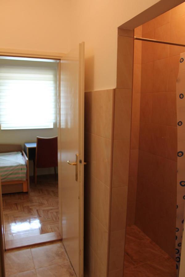 Hostel Teresianum Aleksinac Exterior foto